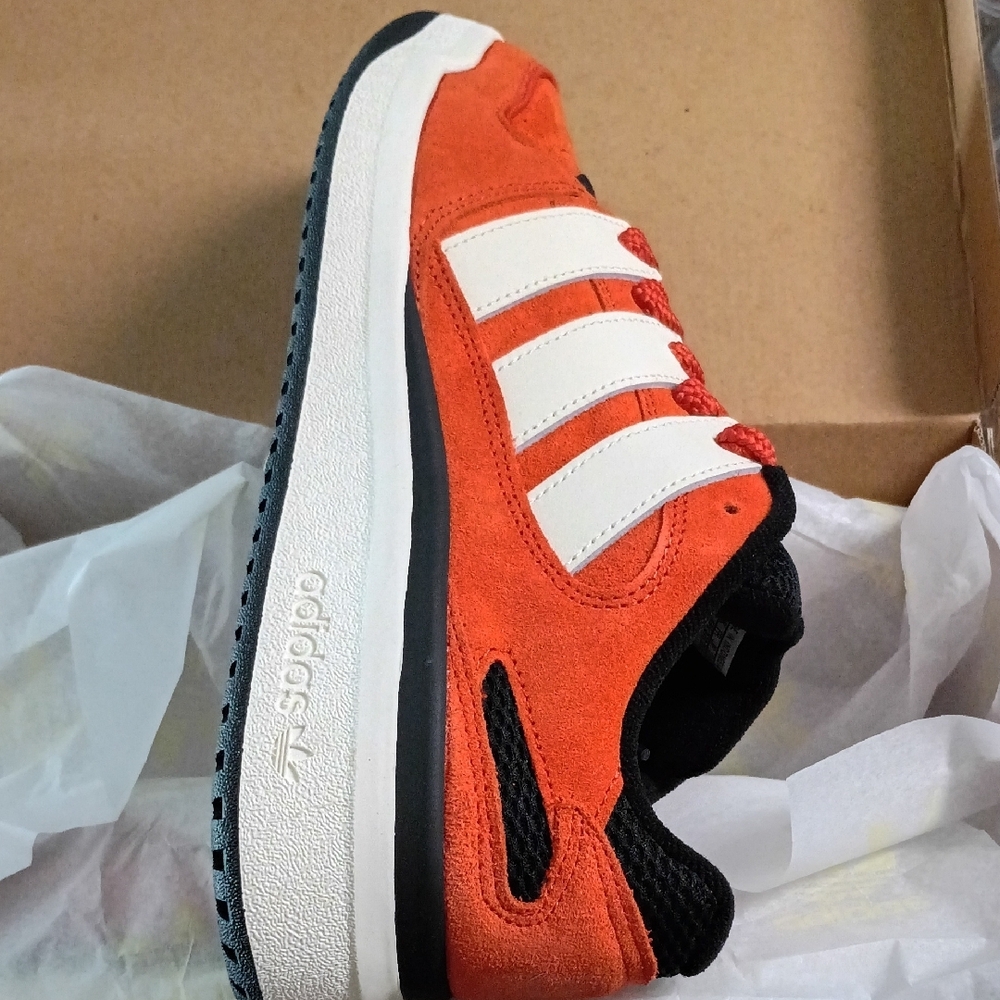 Adidas Forum2000